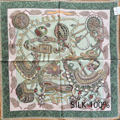SILK100％  リバーシブルスカーフ 65×65㎝