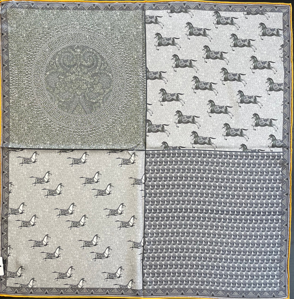 SILK100％  リバーシブルスカーフ 65×65㎝