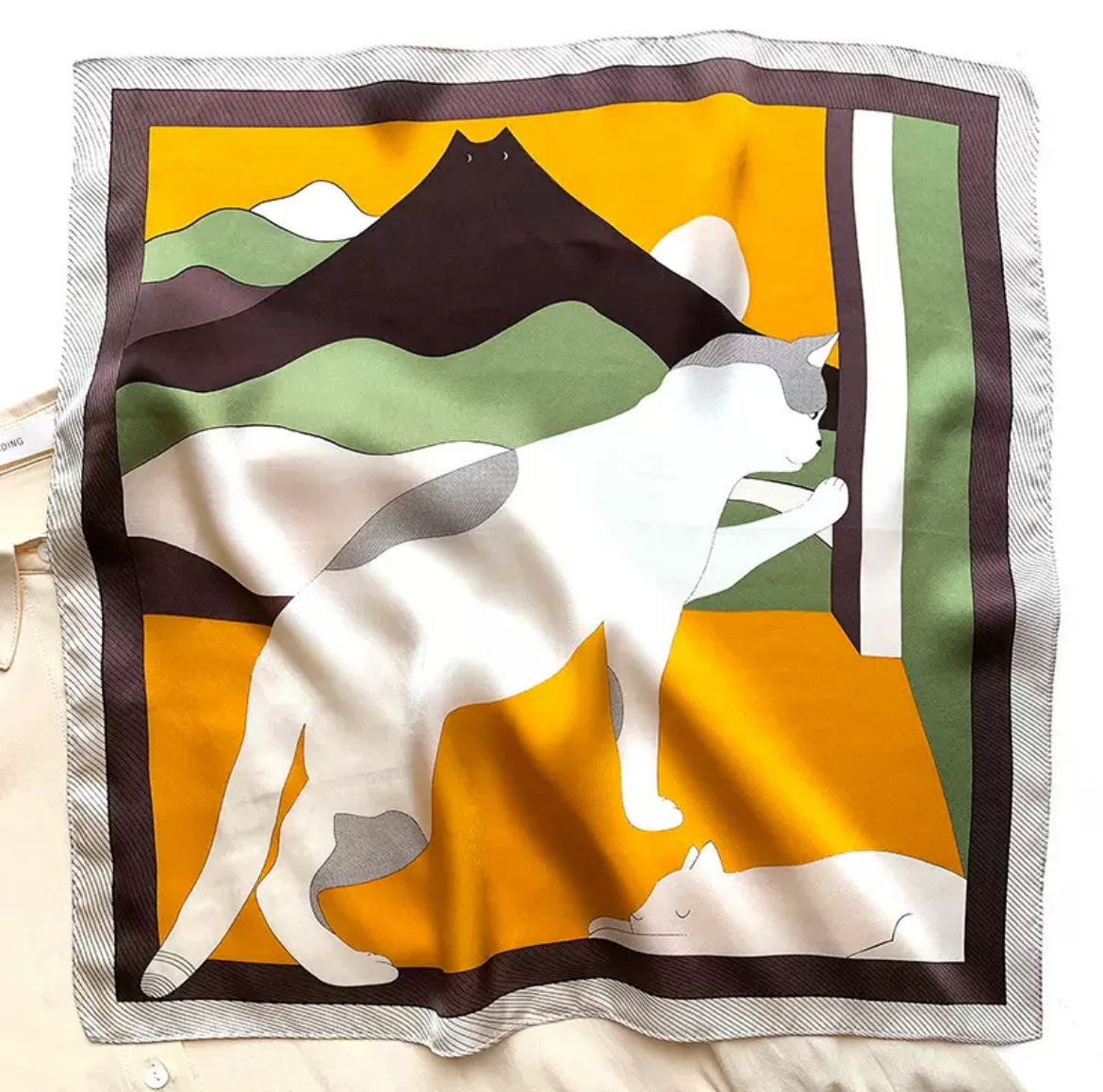 SILK100％  スカーフ 53×53㎝