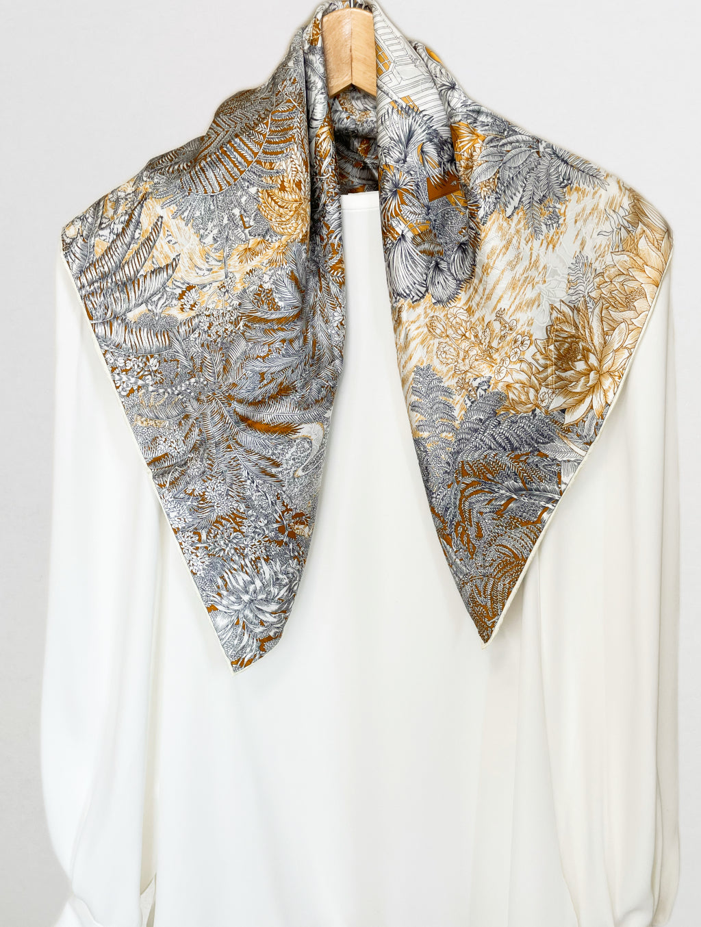 SILK100％  リバーシブルスカーフ 65×65㎝