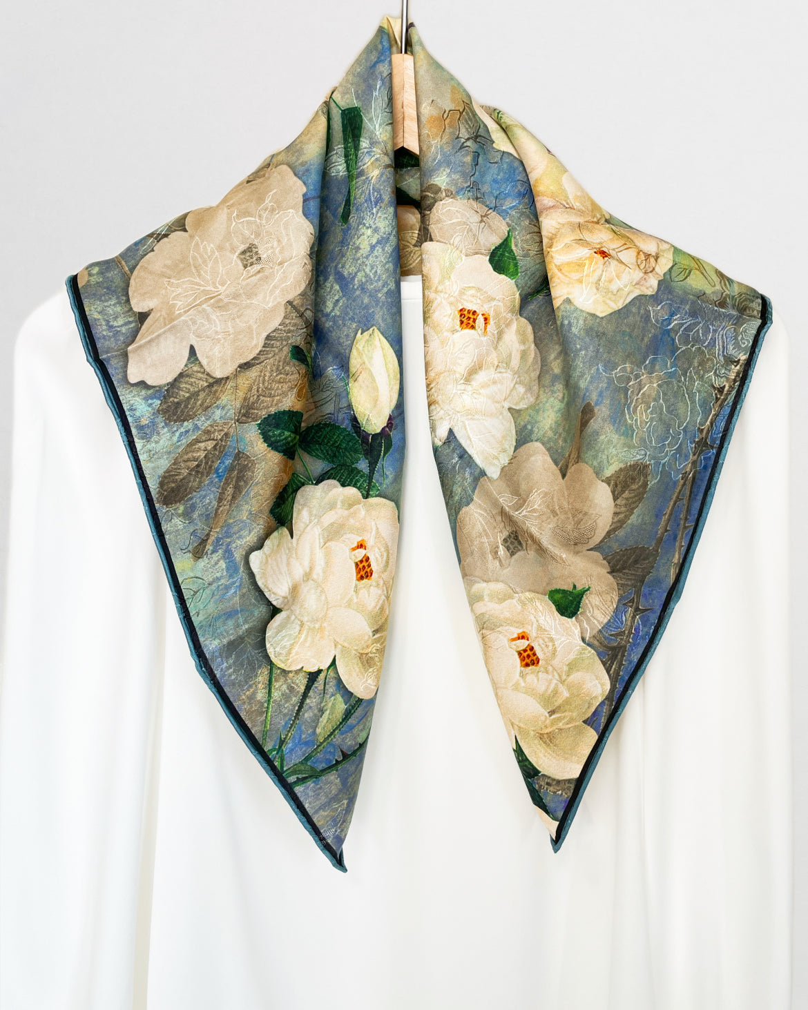 SILK100％  リバーシブルスカーフ 65×65㎝