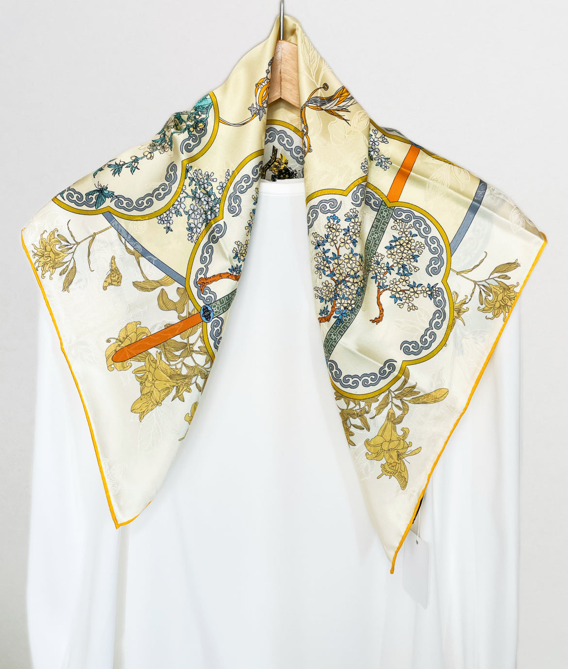 SILK100％  リバーシブルスカーフ 65×65㎝