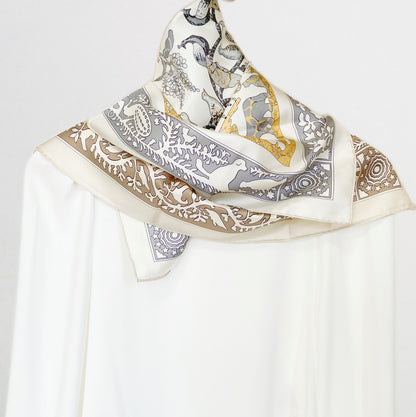 SILK100％  リバーシブルスカーフ 65×65㎝