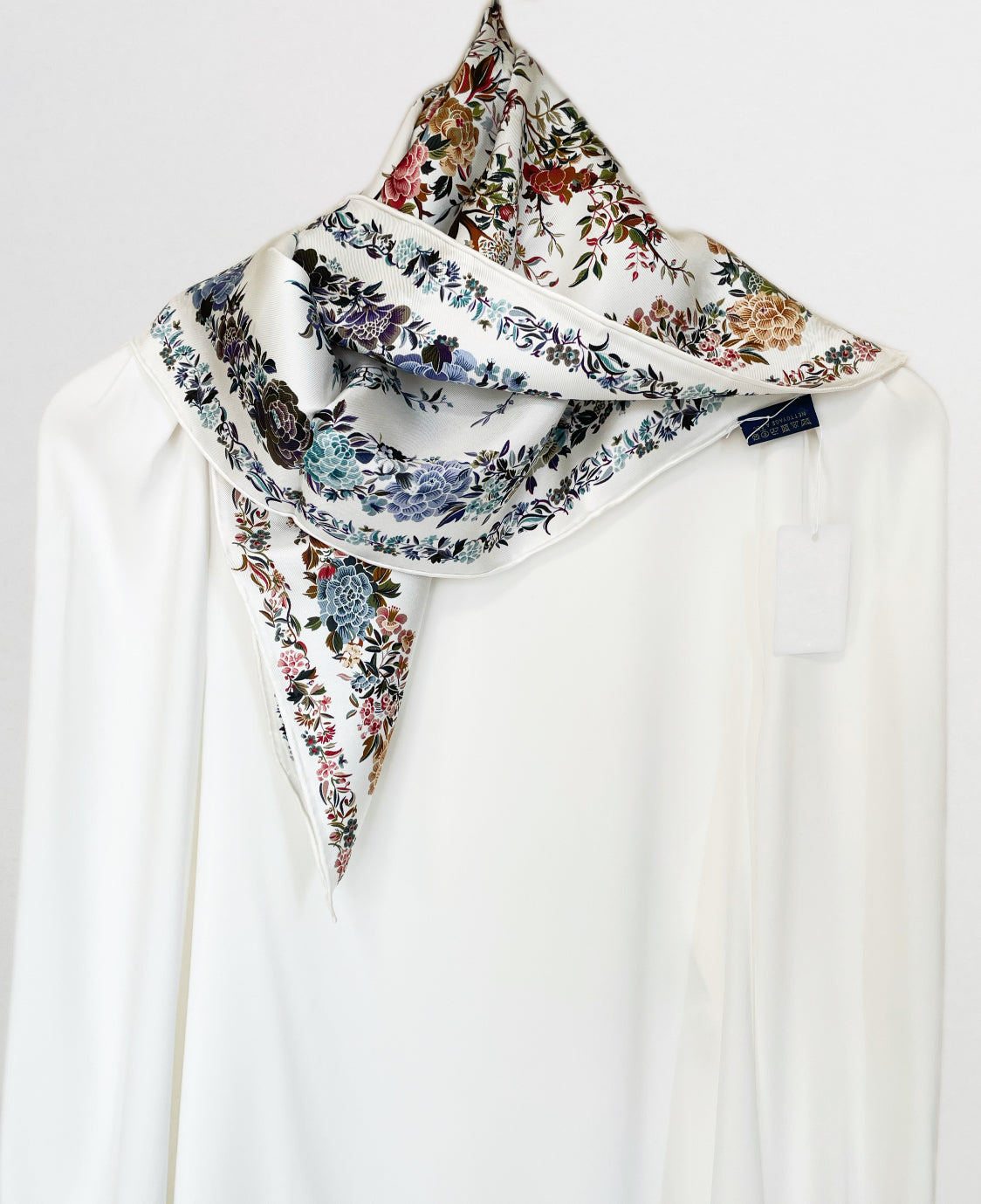 SILK100％  リバーシブルスカーフ 65×65㎝